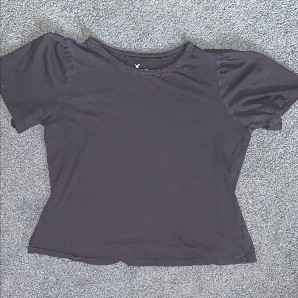 black/gray american eagle cropped shirt